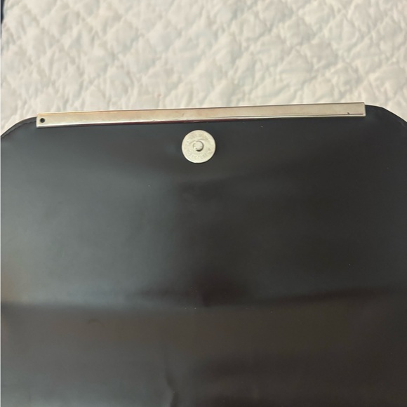 Camera bag style crossbody bag by Carlyle - Picture 9 of 9